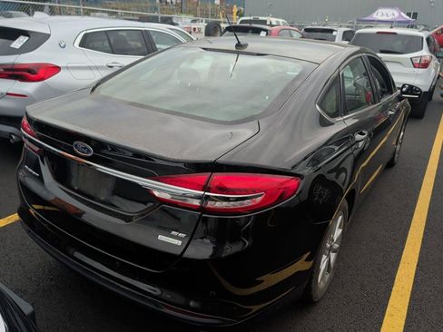 Used 2017 Ford Fusion SE w/ Fusion SE Technology Package FWD image 2