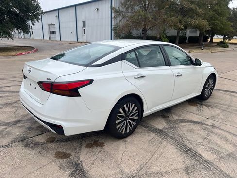 Used 2023 Nissan Altima 2.5 SV FWD image 16