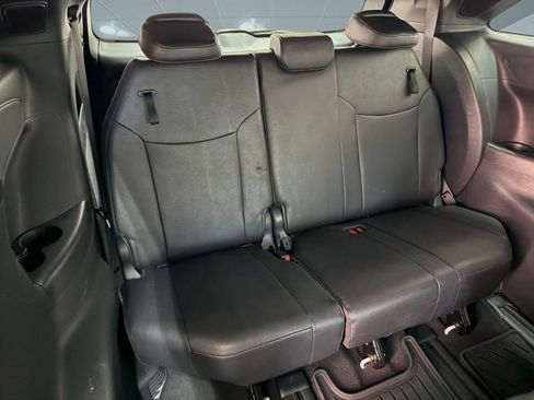 Used 2025 Toyota Sienna XSE image 27