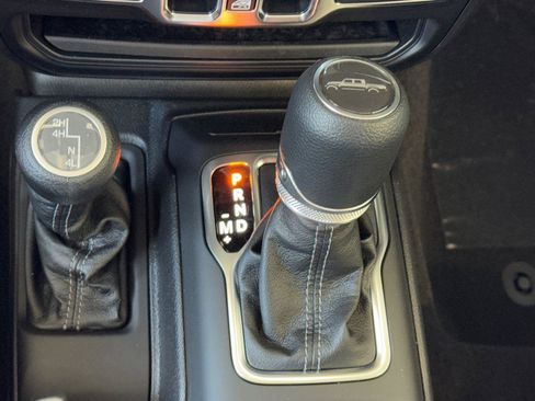 New 2025 Jeep Gladiator Sport image 17