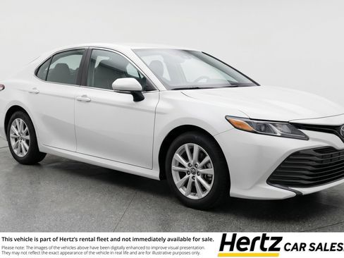 Used 2025 Toyota Camry LE image 1