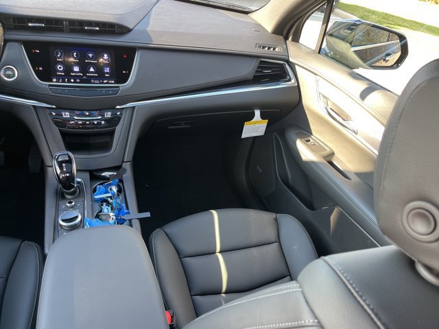 New 2025 Cadillac XT6 Luxury FWD image 34
