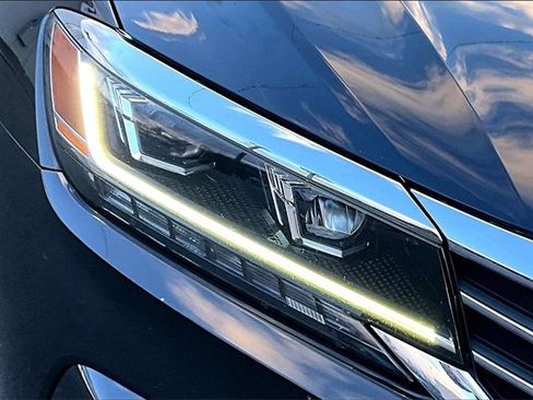 Used 2020 Volkswagen Passat 2.0T R-Line image 31