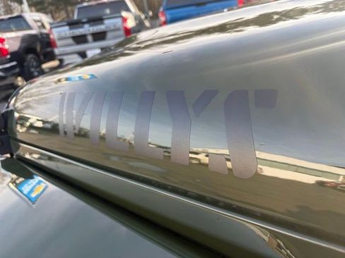 Used 2022 Jeep Gladiator Willys image 10