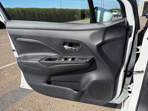 Used 2025 Nissan Versa SV image 18