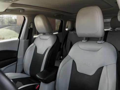 Used 2018 Jeep Compass Limited w/ Navigation Group image 19