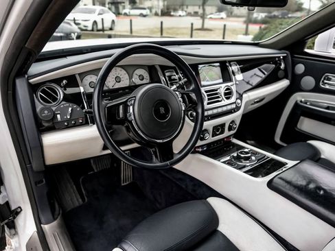Used 2019 Rolls-Royce Ghost image 11