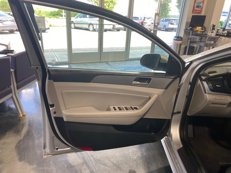 Used 2019 Hyundai Sonata SEL w/ Tech Package 02 FWD image 13