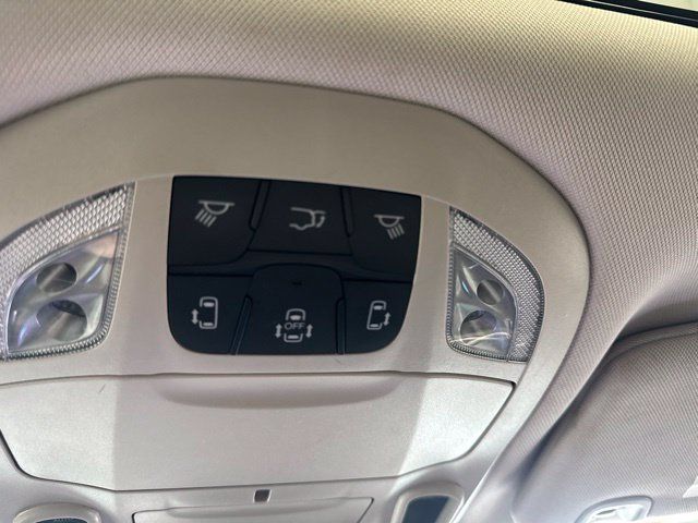 Used 2023 Chrysler Pacifica Limited FWD image 48