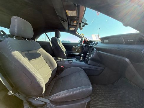 Used 2016 Ford Mustang Convertible RWD image 27