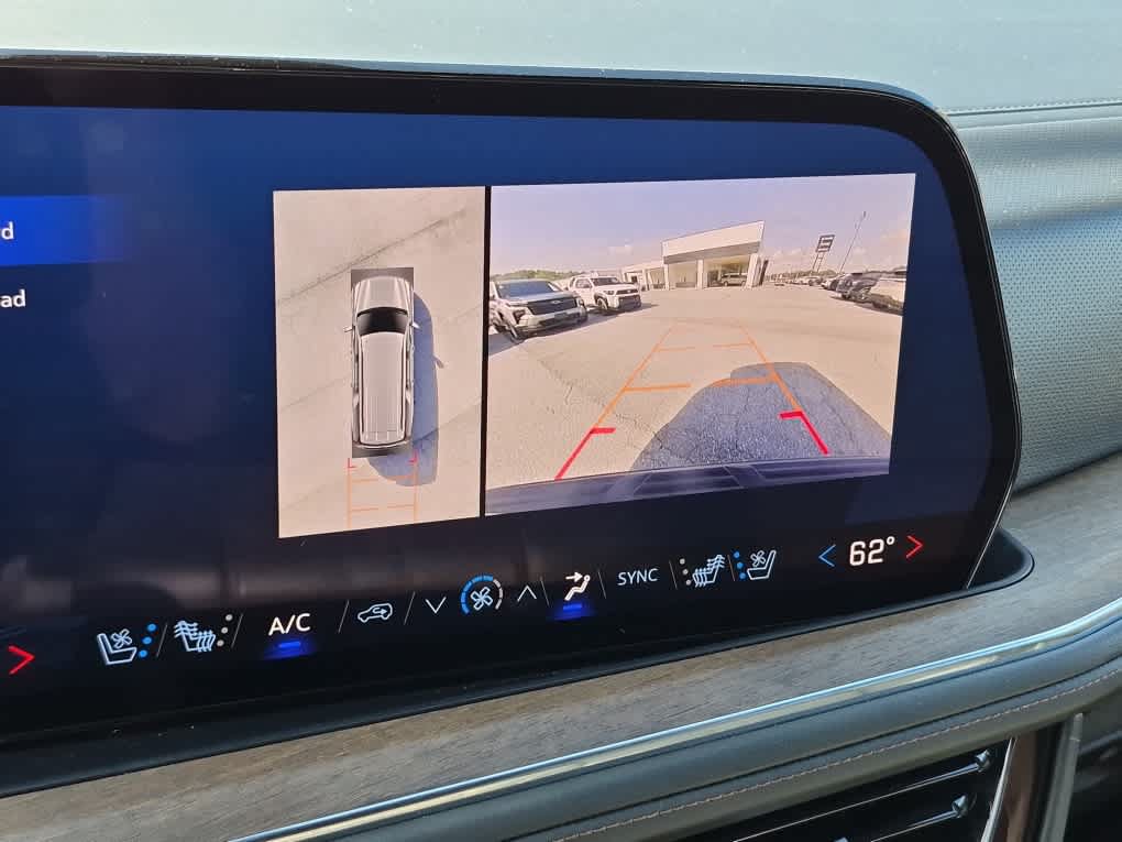 Used 2025 Chevrolet Suburban High Country AWD/4WD image 17
