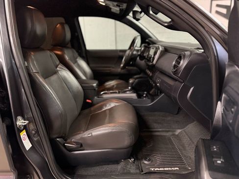 Used 2019 Toyota Tacoma TRD Off-Road image 20