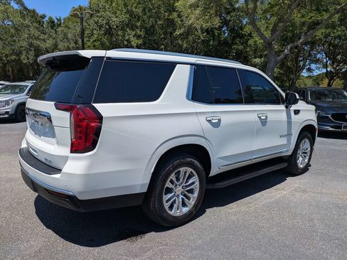 Used 2023 GMC Yukon SLT AWD/4WD image 3
