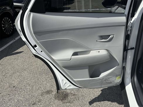 Certified 2025 Hyundai Kona SEL image 12