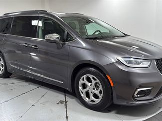Used 2022 Chrysler Pacifica Limited video 3