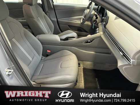 Certified 2023 Hyundai Elantra SE w/ Cargo Package image 18