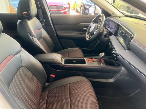 Used 2025 Nissan Kicks SR w/ SR Premium Package AWD/4WD image 22