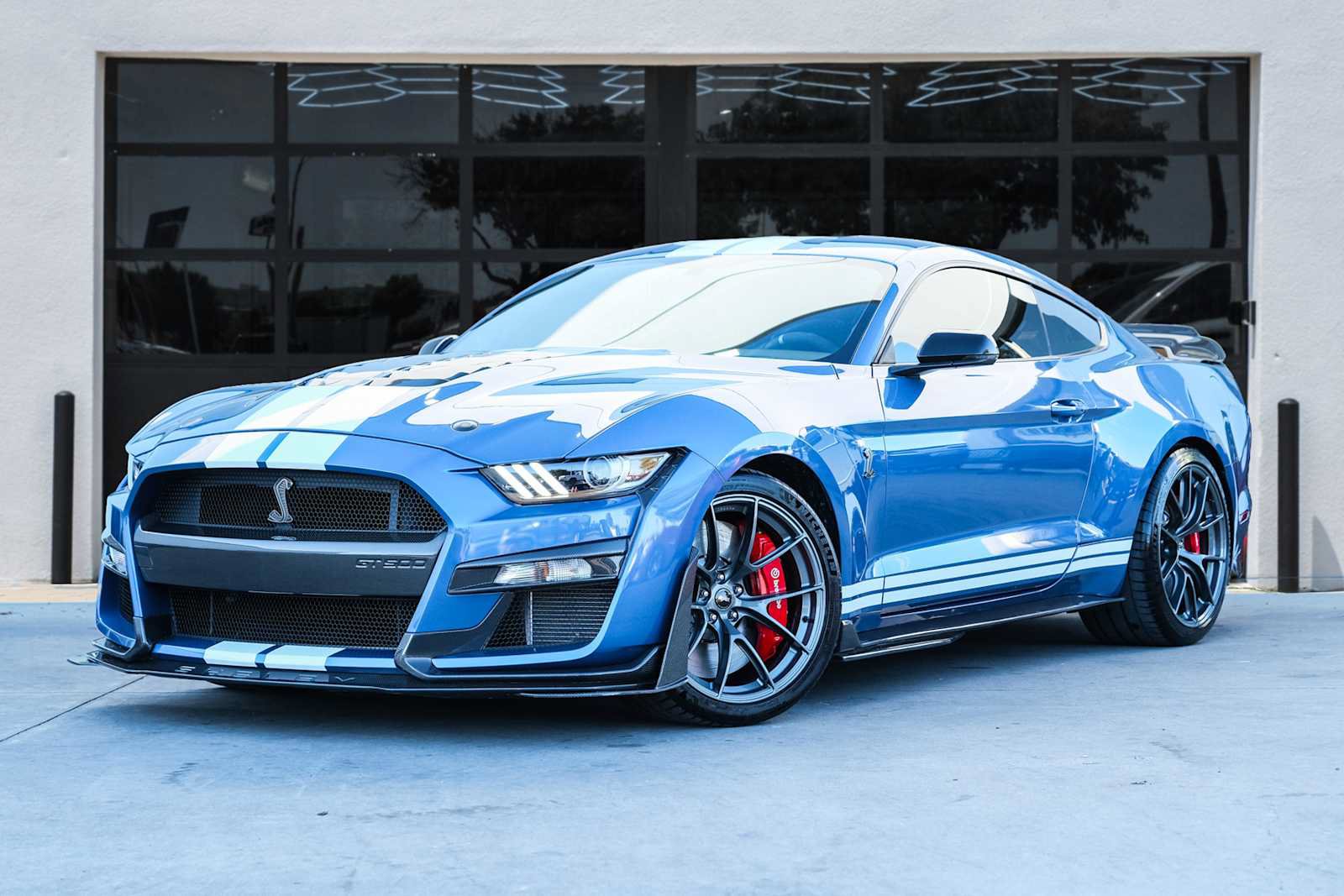 Used 2020 Ford Mustang Shelby GT500 w/ Technology Package RWD image 1