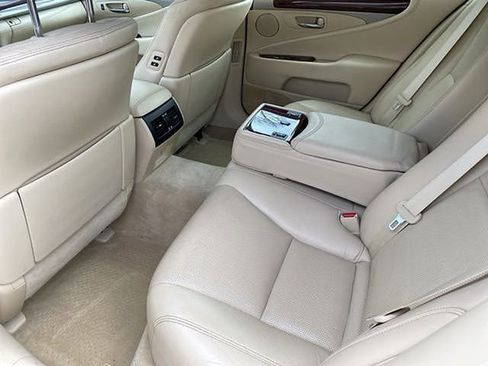 Used 2014 Lexus LS 460 AWD image 19