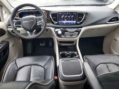 Used 2022 Chrysler Pacifica Limited image 15