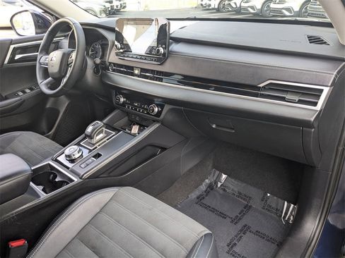 Used 2024 Mitsubishi Outlander SE image 30