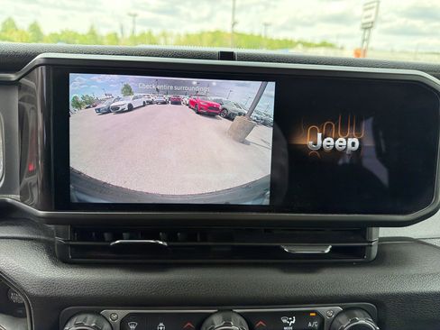Used 2024 Jeep Wrangler Unlimited Sport AWD/4WD image 26