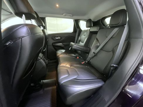 Used 2021 Jeep Cherokee Latitude Lux w/ Mopar Interior Package image 19