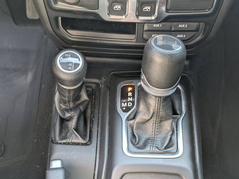 Used 2023 Jeep Wrangler Sport AWD/4WD image 25