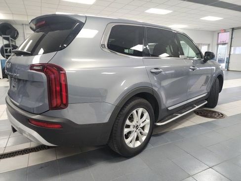 Used 2022 Kia Telluride LX image 3