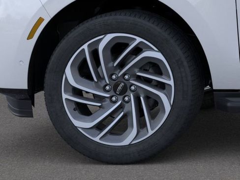 New 2026 Lincoln Navigator L Premier AWD/4WD image 19