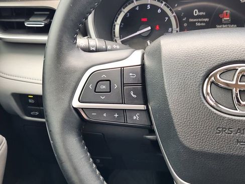 Used 2022 Toyota Highlander XLE image 28