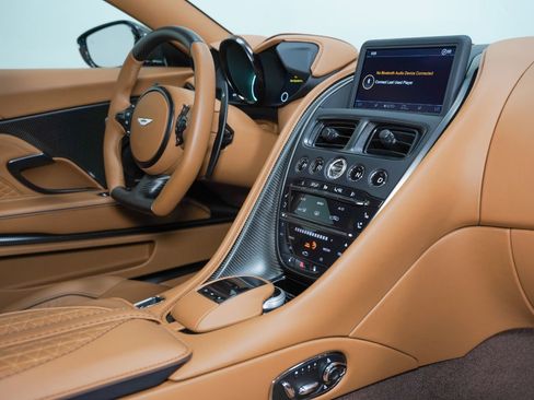 Used 2023 Aston Martin DBS Coupe image 35