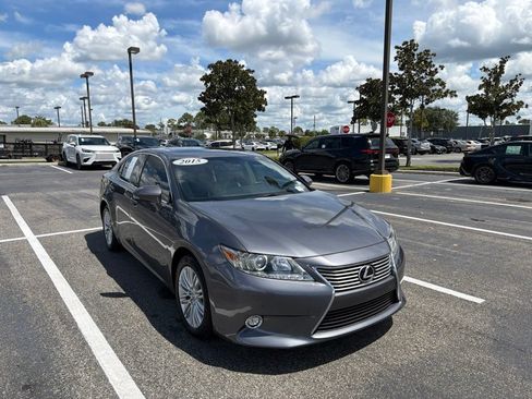 Used 2015 Lexus ES 350 w/ Luxury Package FWD image 3