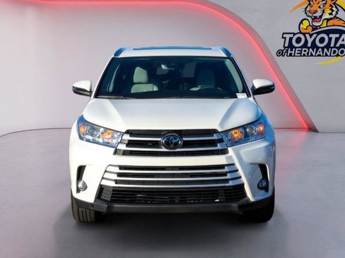 Used 2019 Toyota Highlander XLE image 2