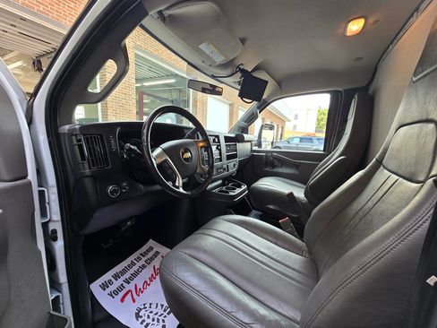 Used 2018 Chevrolet Express 3500 w/ Power Convenience Package image 10