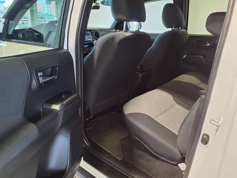 Used 2022 Toyota Tacoma TRD Sport AWD/4WD image 19