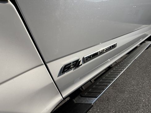 Used 2017 Ford F250 Lariat w/ Lariat Ultimate Package image 47