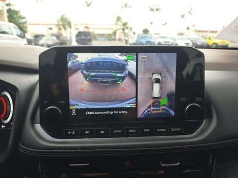 Used 2022 Nissan Rogue Platinum w/ Head-Up Display Package image 14