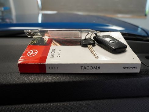 Used 2016 Toyota Tacoma TRD Off-Road image 37