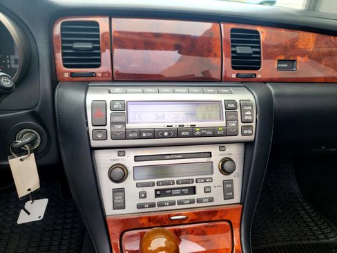 Used 2004 Lexus SC 430 Convertible image 31