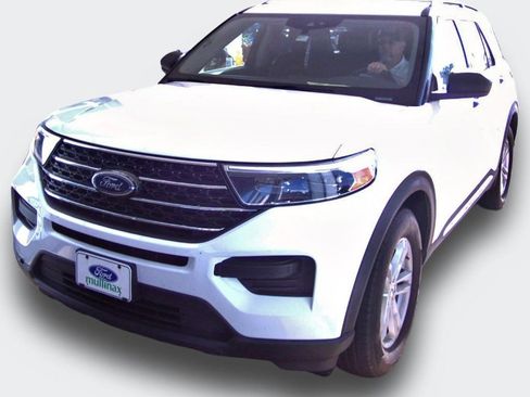 Used 2020 Ford Explorer XLT RWD image 2