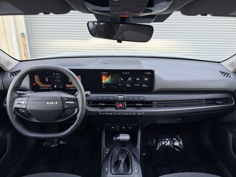 Used 2025 Kia K4 LXS image 32
