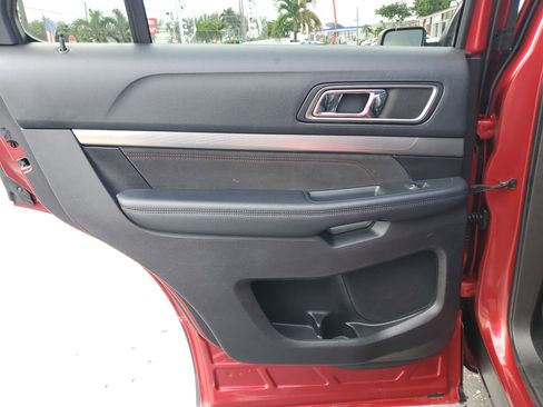 Used 2018 Ford Explorer XLT w/ Equipment Group 202A image 29