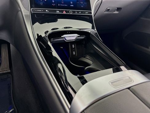 Certified 2025 Mercedes-Benz GLC 300 image 6