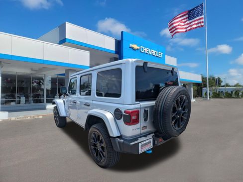 Used 2024 Jeep Wrangler Unlimited Sahara AWD/4WD image 5