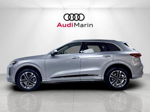 Used 2025 Audi Q5 Premium w/ Convenience Package AWD/4WD image 2