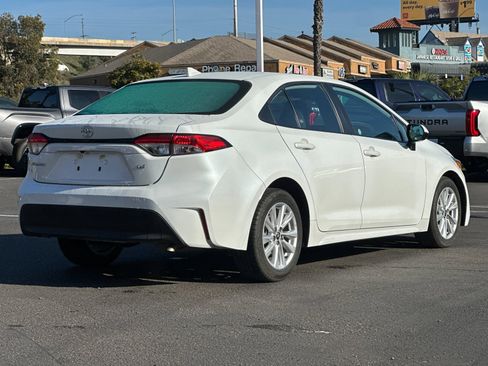 Used 2025 Toyota Corolla LE image 5