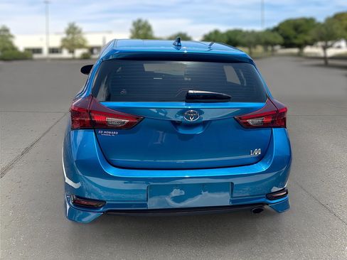 Used 2018 Toyota Corolla iM FWD image 7