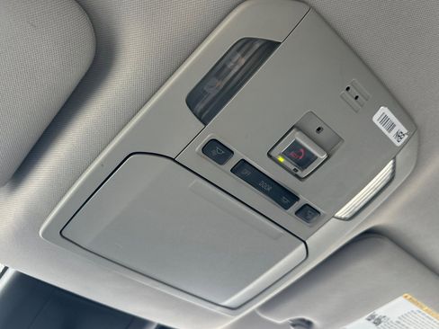 Used 2021 Toyota Highlander LE image 24