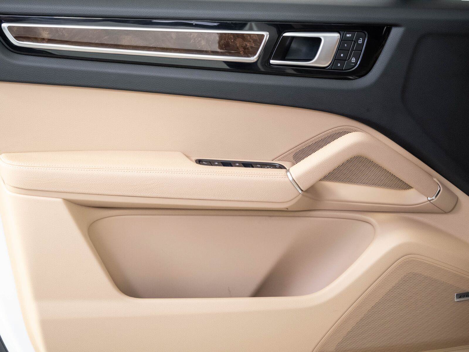 Certified 2023 Porsche Cayenne Platinum Edition AWD/4WD image 6